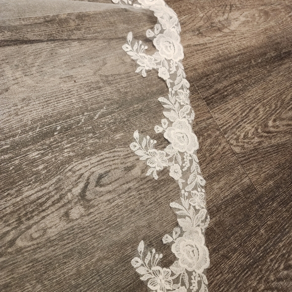 NWT Essense of Australia cathedral length lace trimmed veil in Ivory main image 5